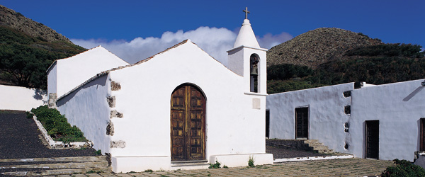 Ermita de la Virgen de los Reyes. El Hierro (Islas Canarias) © Turespaña