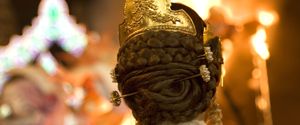 Detail of the typical headdress of the 'falleras' © Turespaña