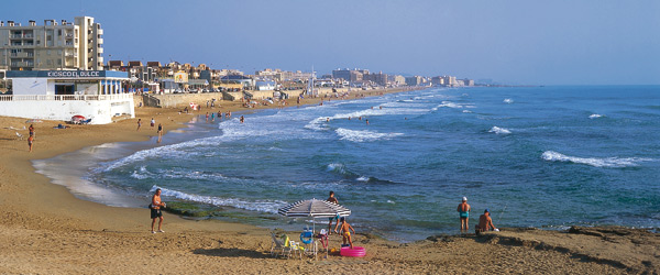 View of the beach in Torrevieja © Turespaña