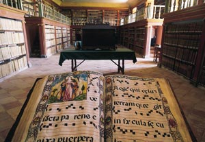 Interior de la biblioteca del Monasterio de Yuso. San Millán de la Cogolla, La Rioja © Turespaña