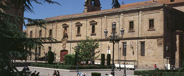 Fachada de la Universidad de Salamanca © Turespaña